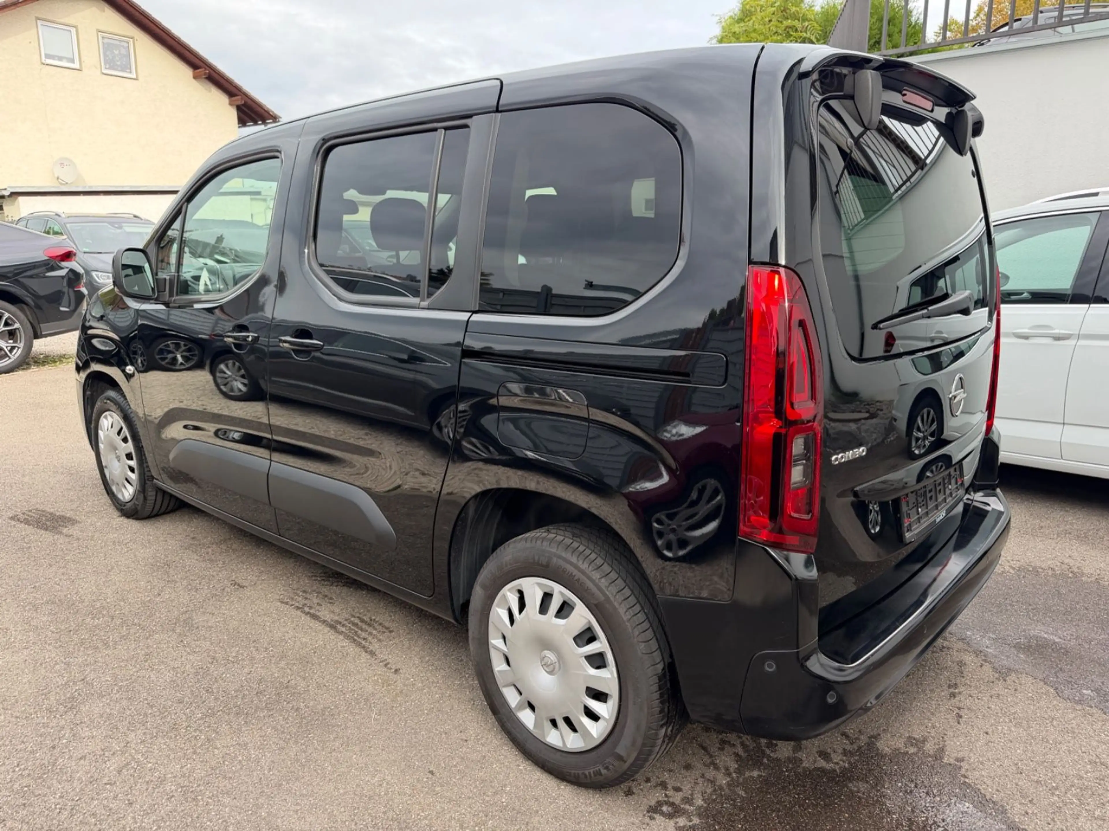 Opel Combo Life E NAVI/LED/7Sitzer/1.Hd — photo 4