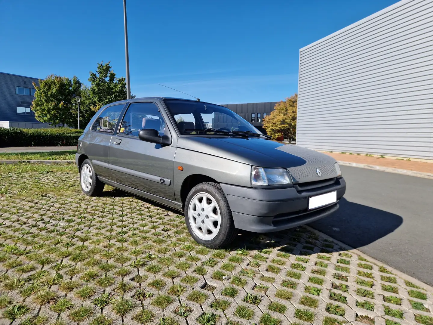 Renault Clio Pret à immatriculer - Direction assiste - ABS Grau - 1