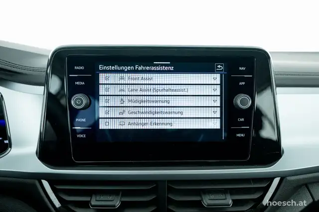 Volkswagen T-Roc view 14