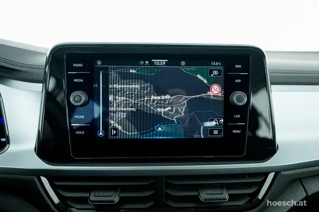 Volkswagen T-Roc view 12
