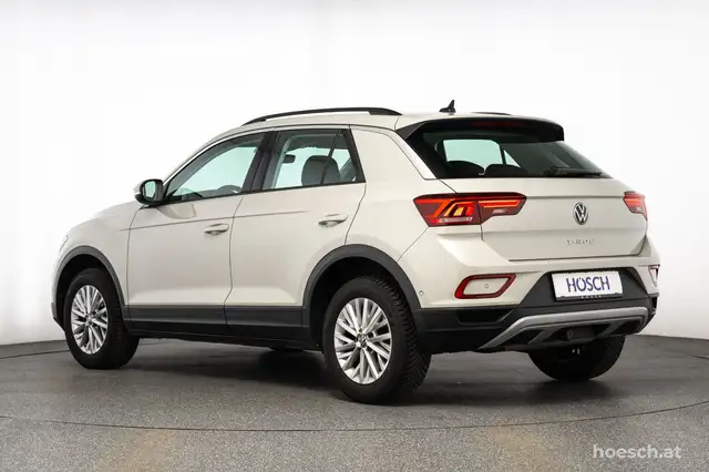 Volkswagen T-Roc view 4