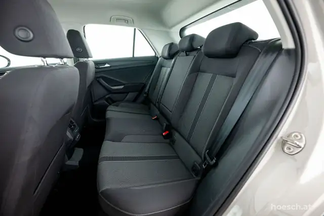 Volkswagen T-Roc view 7