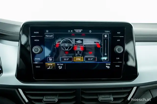 Volkswagen T-Roc view 13