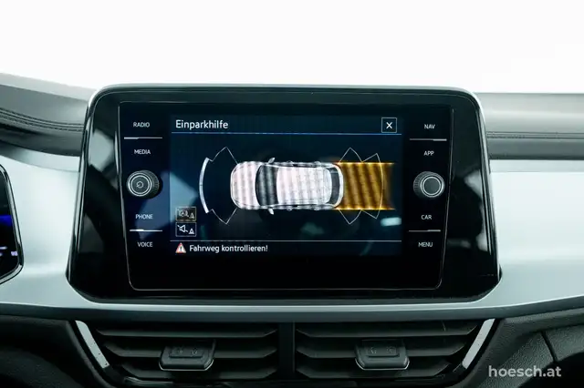 Volkswagen T-Roc view 15