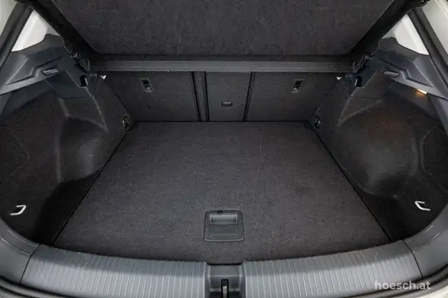 Volkswagen T-Roc view 8