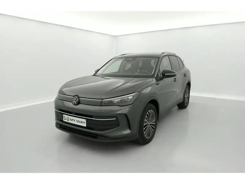 VOLKSWAGEN Tiguan