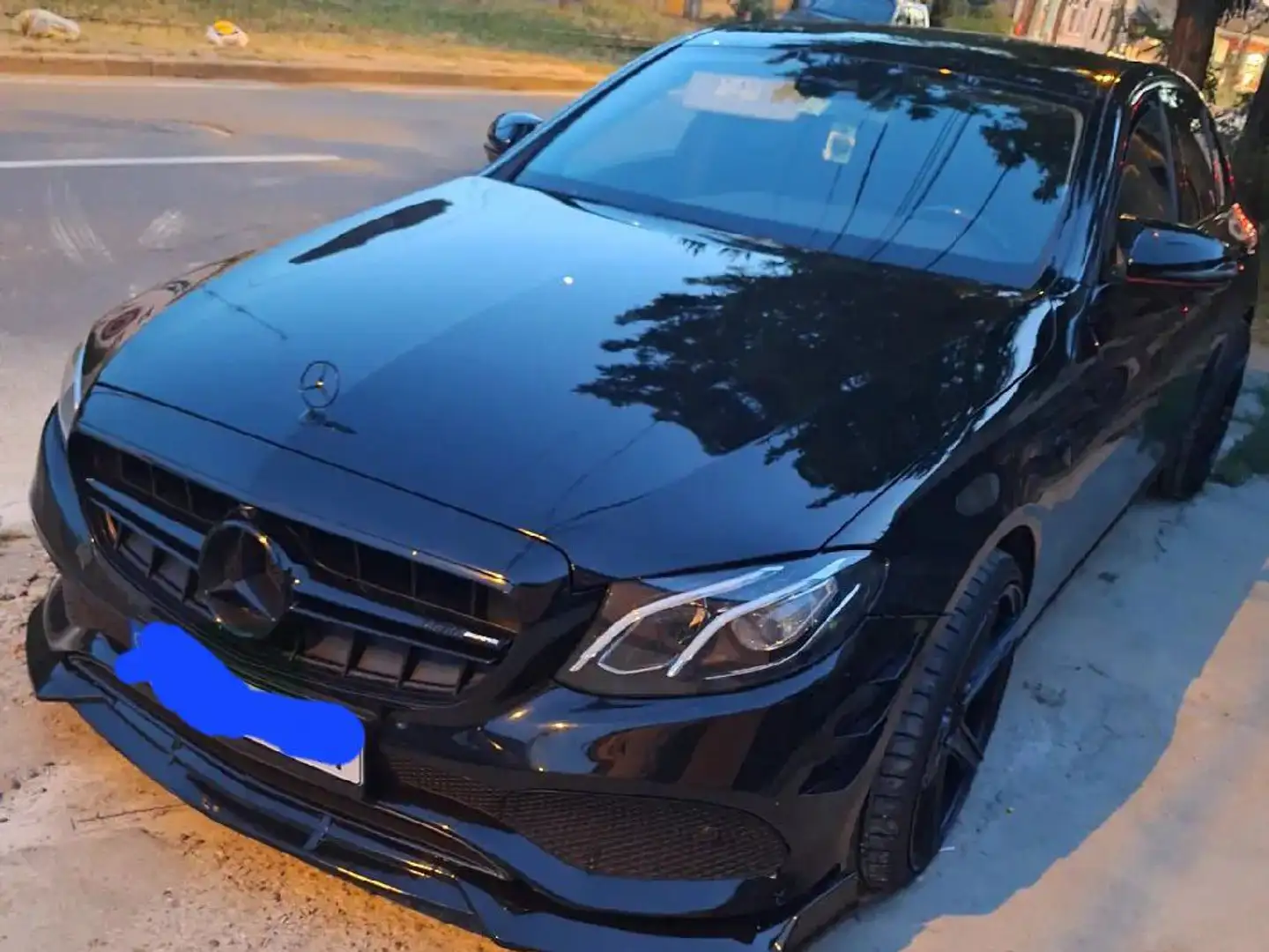 Mercedes-Benz E 220 E 220 d 4MATIC Austria Edition Edition Schwarz - 1