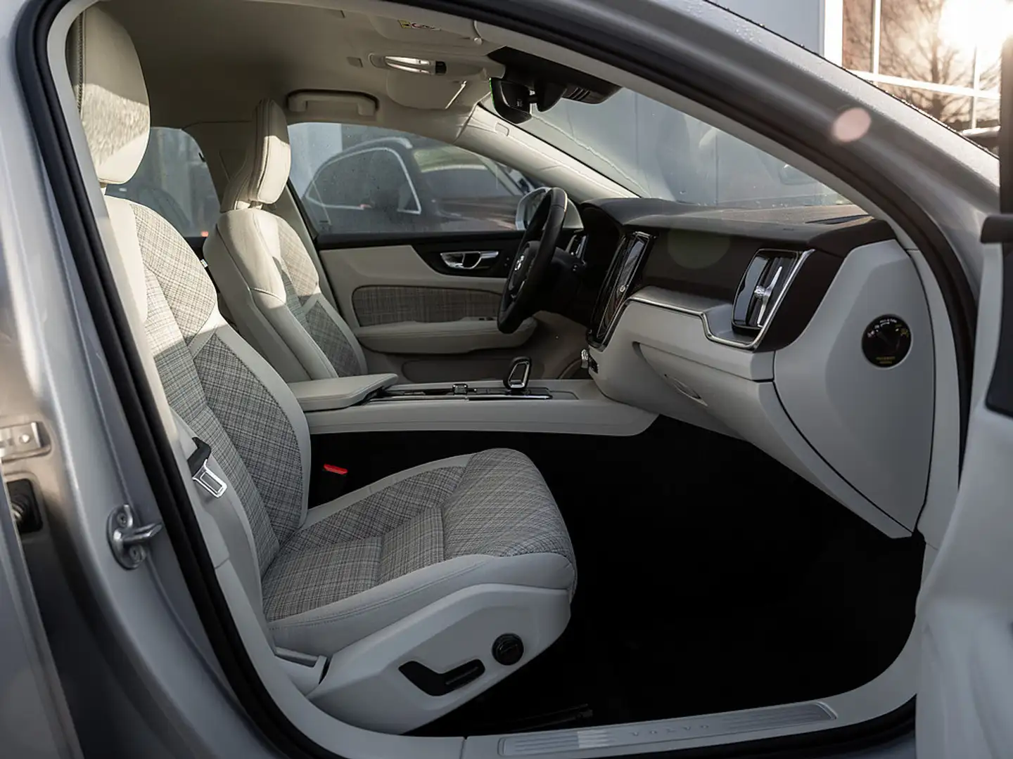 Volvo V60 B4 Core Silber - 2