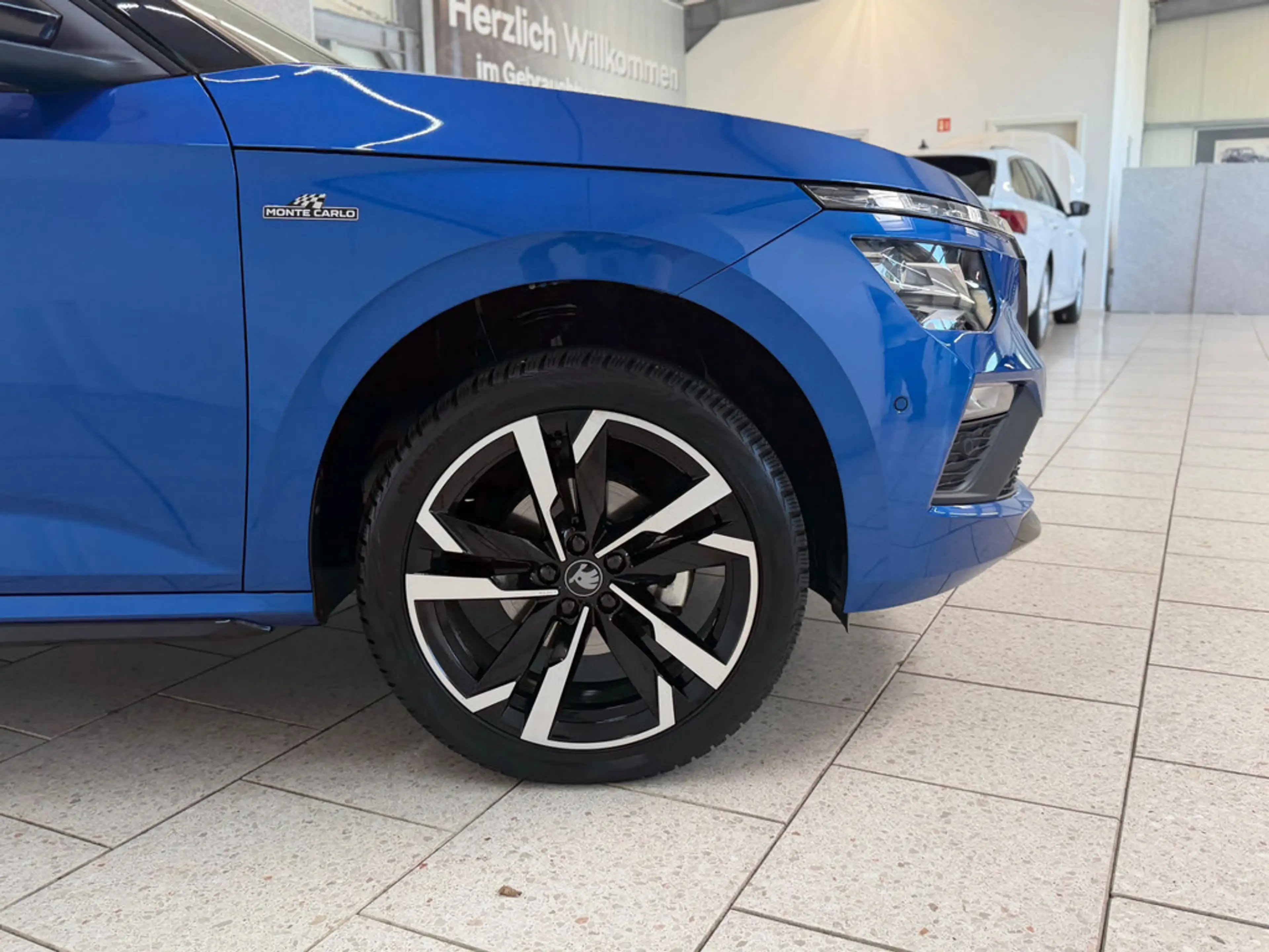 Skoda Kamiq 1.0 TSI Monte Carlo ACC PANO MATRIX-LED — photo 6