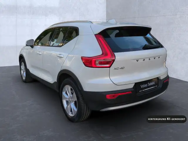 Volvo XC40 view 5