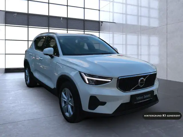Volvo XC40 view 8