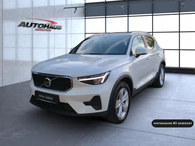 Volvo XC40 view 3