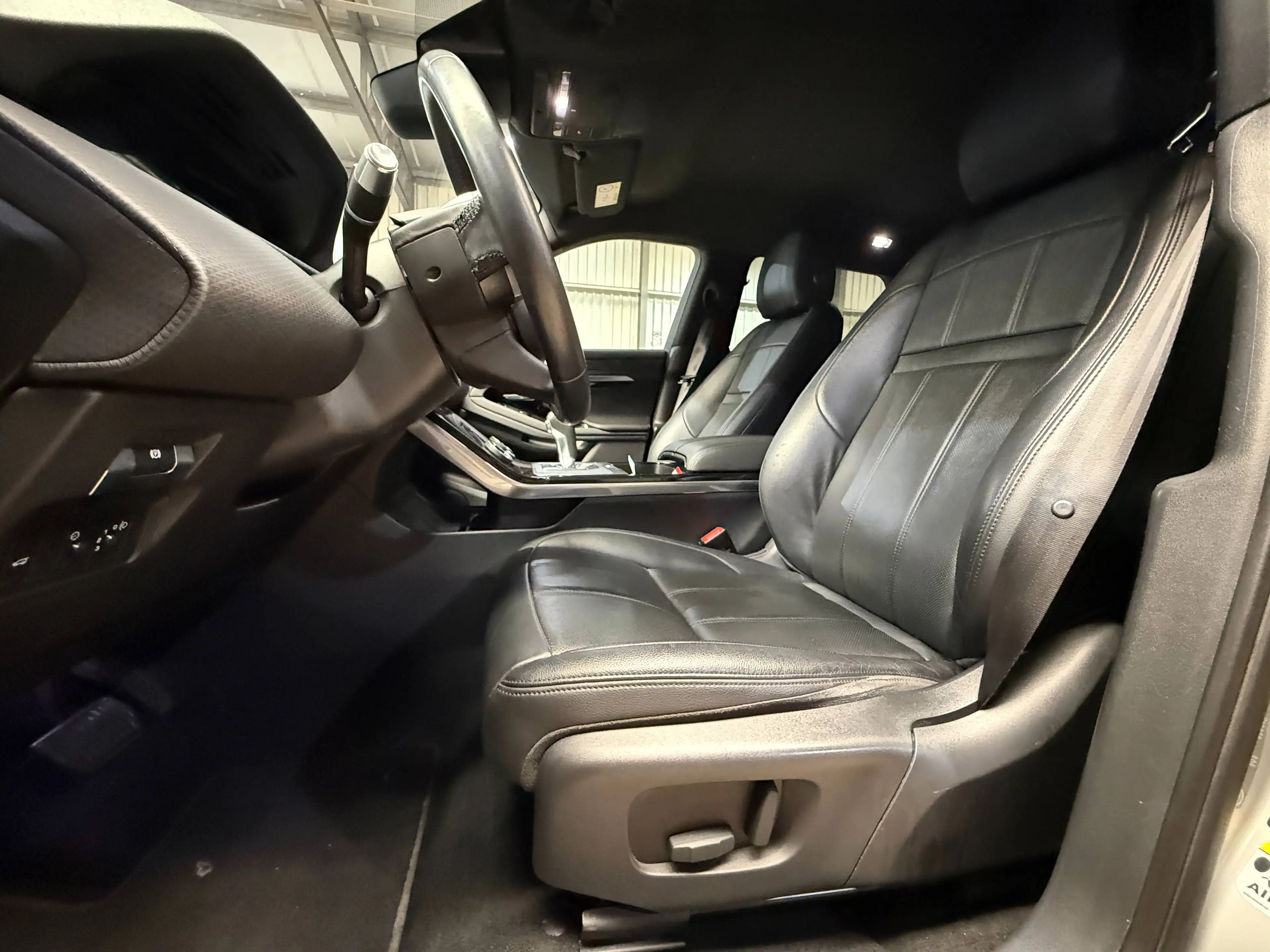 Land Rover Range Rover Evoque Evoque 2.0 TD4 MHEV 4WD R-Dynamic — photo 11