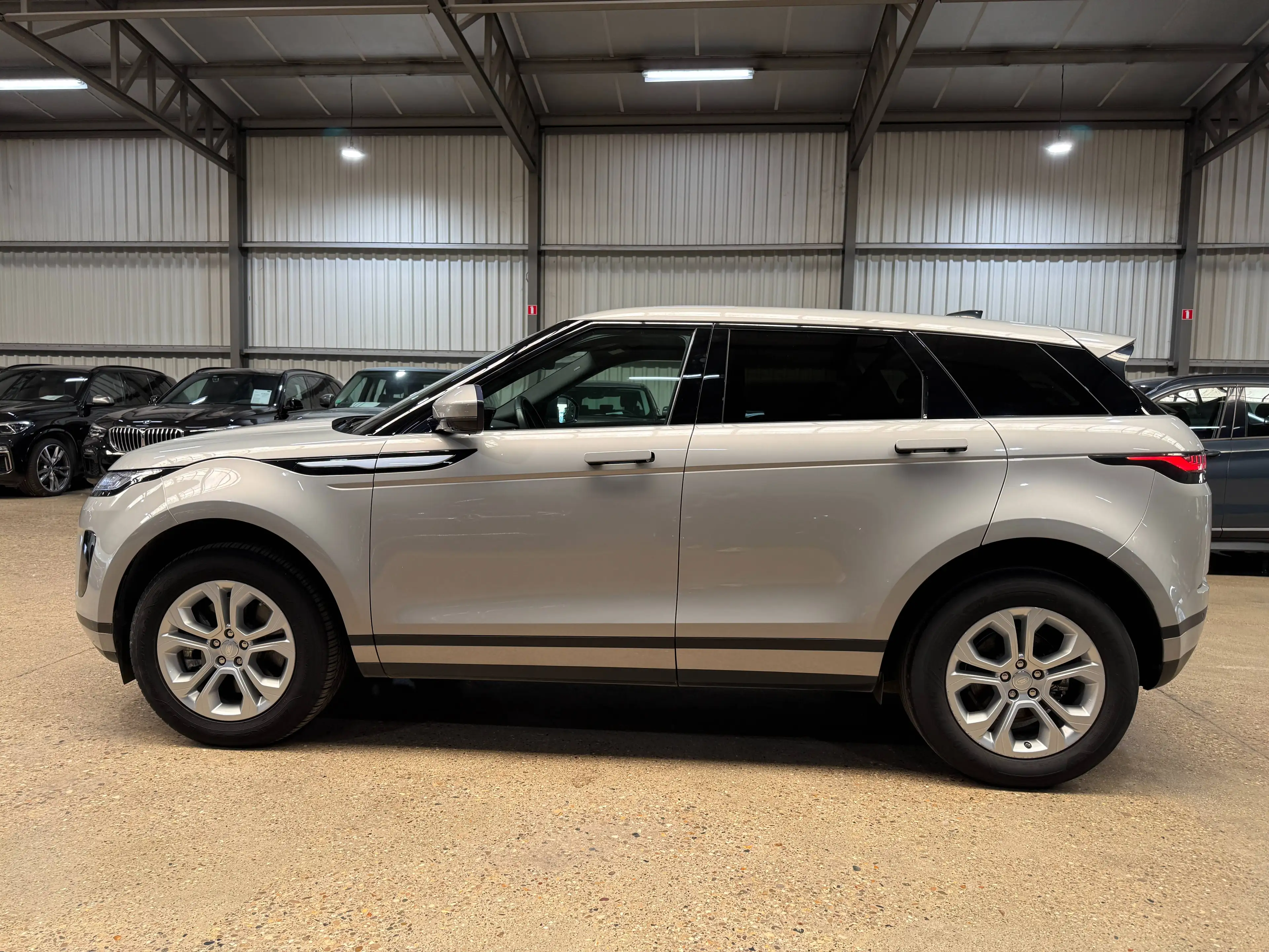 Land Rover Range Rover Evoque Evoque 2.0 TD4 MHEV 4WD R-Dynamic — photo 8