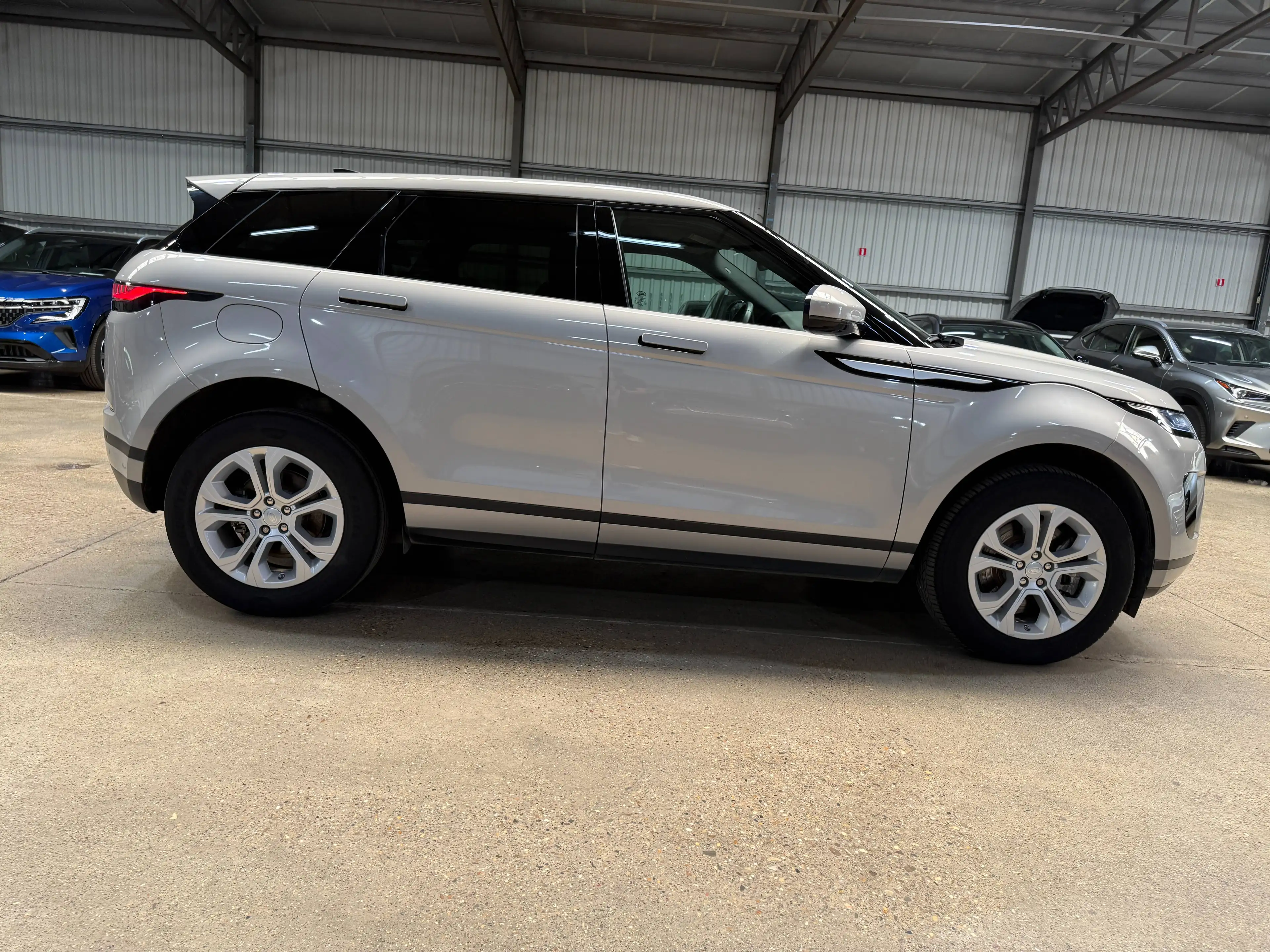 Land Rover Range Rover Evoque Evoque 2.0 TD4 MHEV 4WD R-Dynamic — photo 4