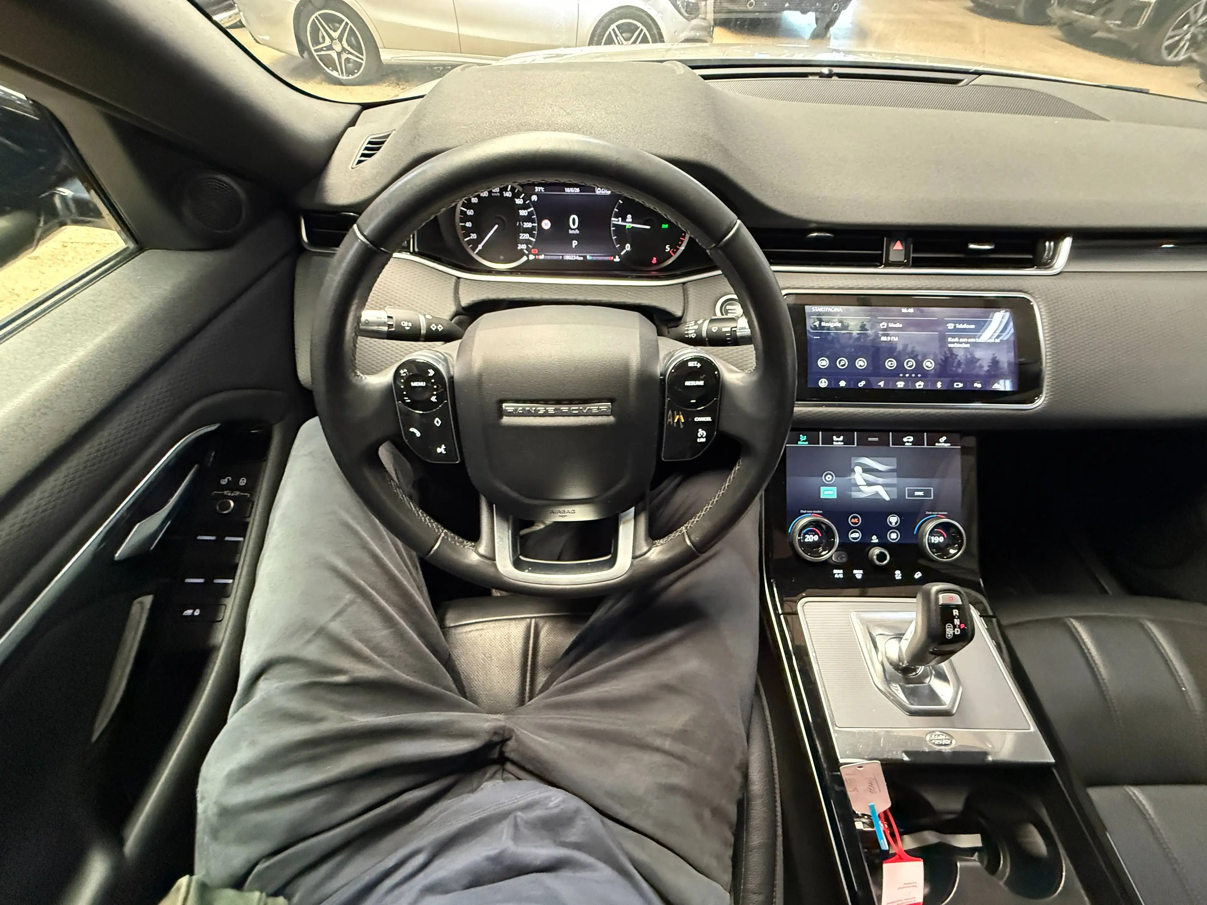 Land Rover Range Rover Evoque Evoque 2.0 TD4 MHEV 4WD R-Dynamic — photo 12