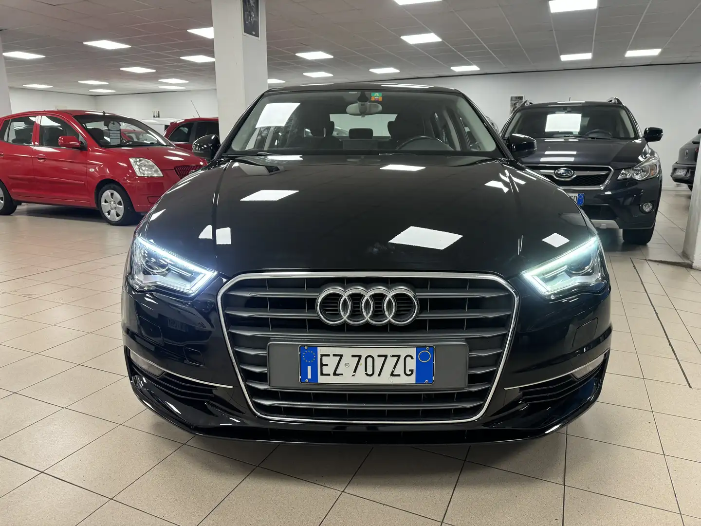 Audi A3 A3 III 2015 Sedan 1.6 tdiAmbienten110cv s-trnic E6 Schwarz - 2