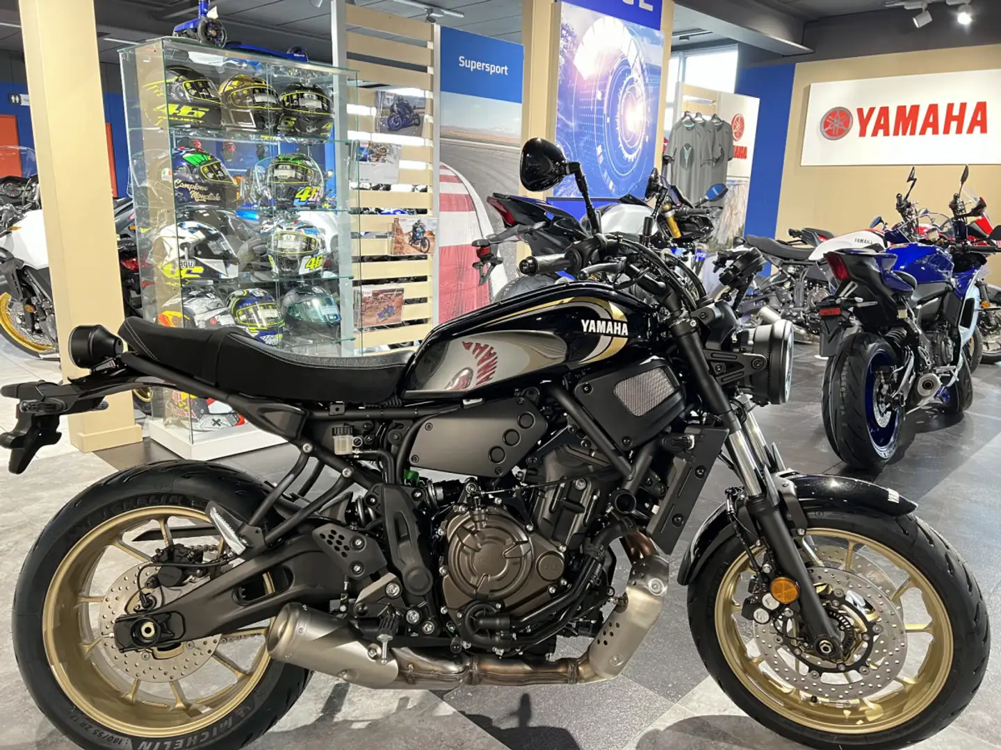 Yamaha XSR 700 Historic Black 35 KW Negru - 1