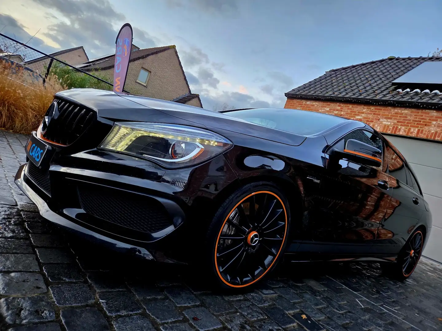 Mercedes-Benz CLA 45 AMG 4Matic Shooting Brake 7G-DCT Orange Art Edition - 2