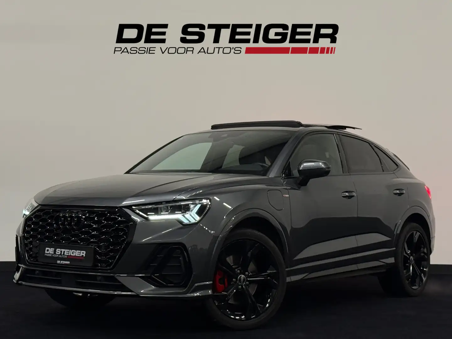 Audi Q3 Sportback 45 TFSI e Plugin 3 x S line Pano Sfeer K Grau - 1