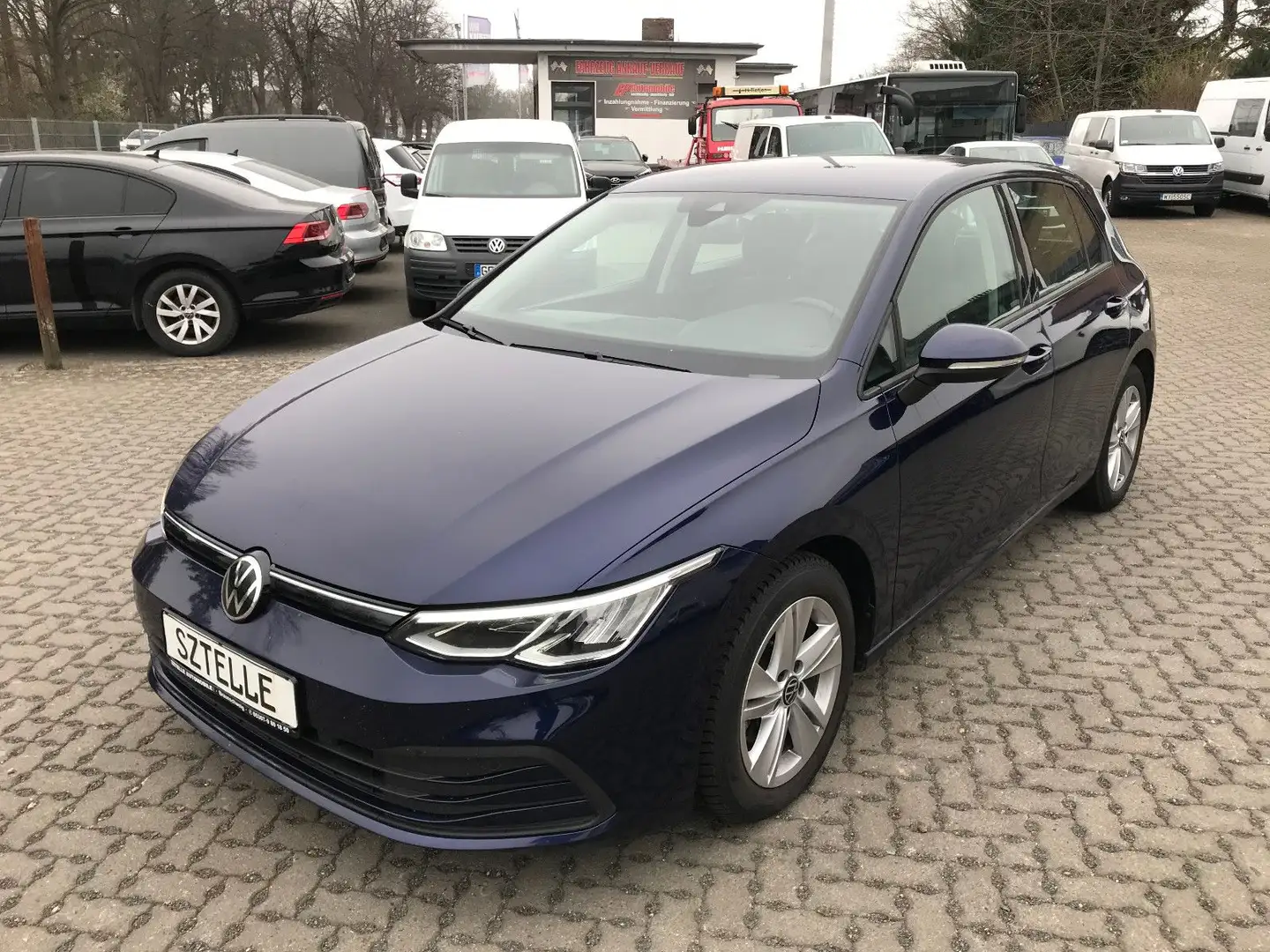 Volkswagen Golf VIII Lim. Life Blau - 1