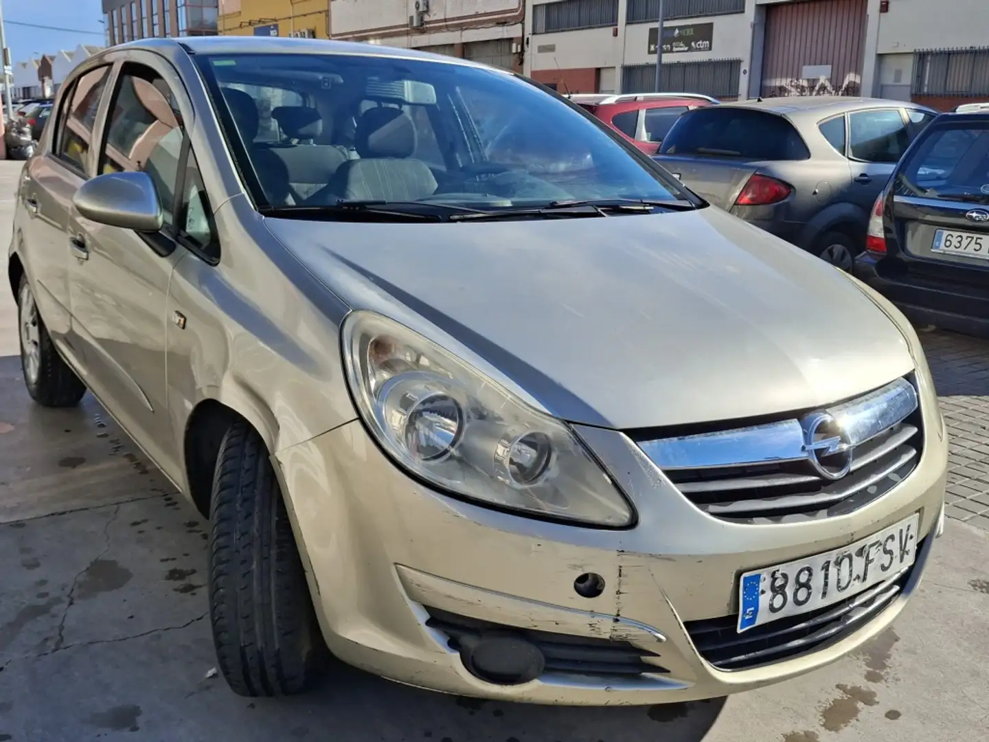Opel Corsa Pequeño Manual de 5 Puertas - 1