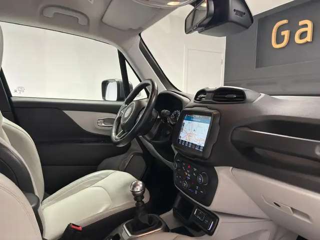 Jeep Renegade — photo 13