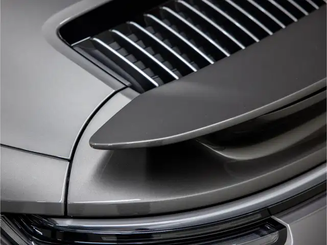 Porsche 992 view 15
