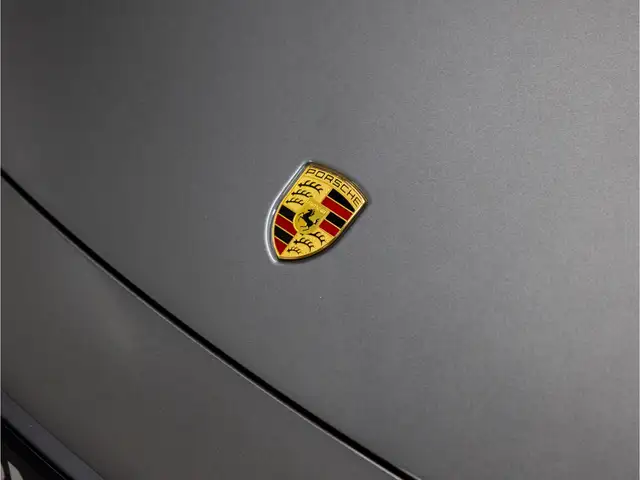 Porsche 992 view 8