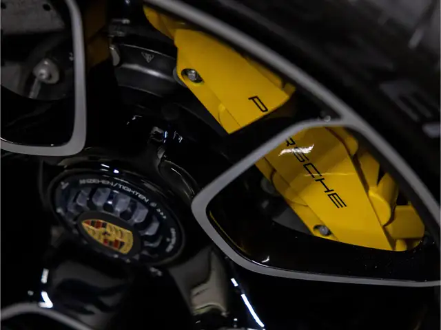 Porsche 992 view 13