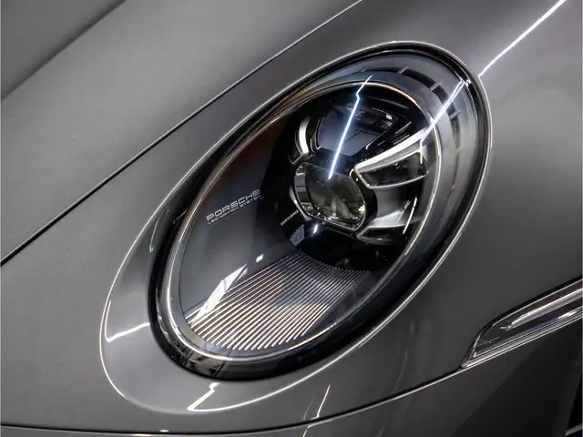 Porsche 992 view 11