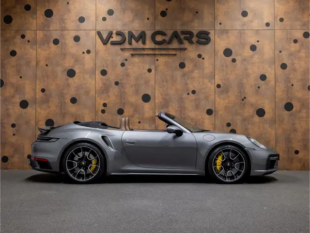 Porsche 992 view 3