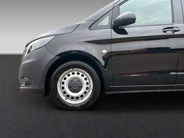 Mercedes-Benz Vito view 4