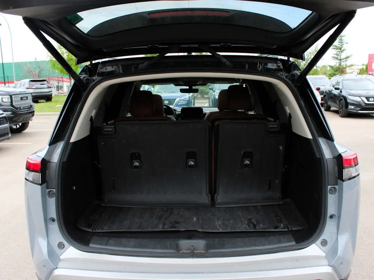 Nissan Pathfinder снимка Nissan Pathfinder