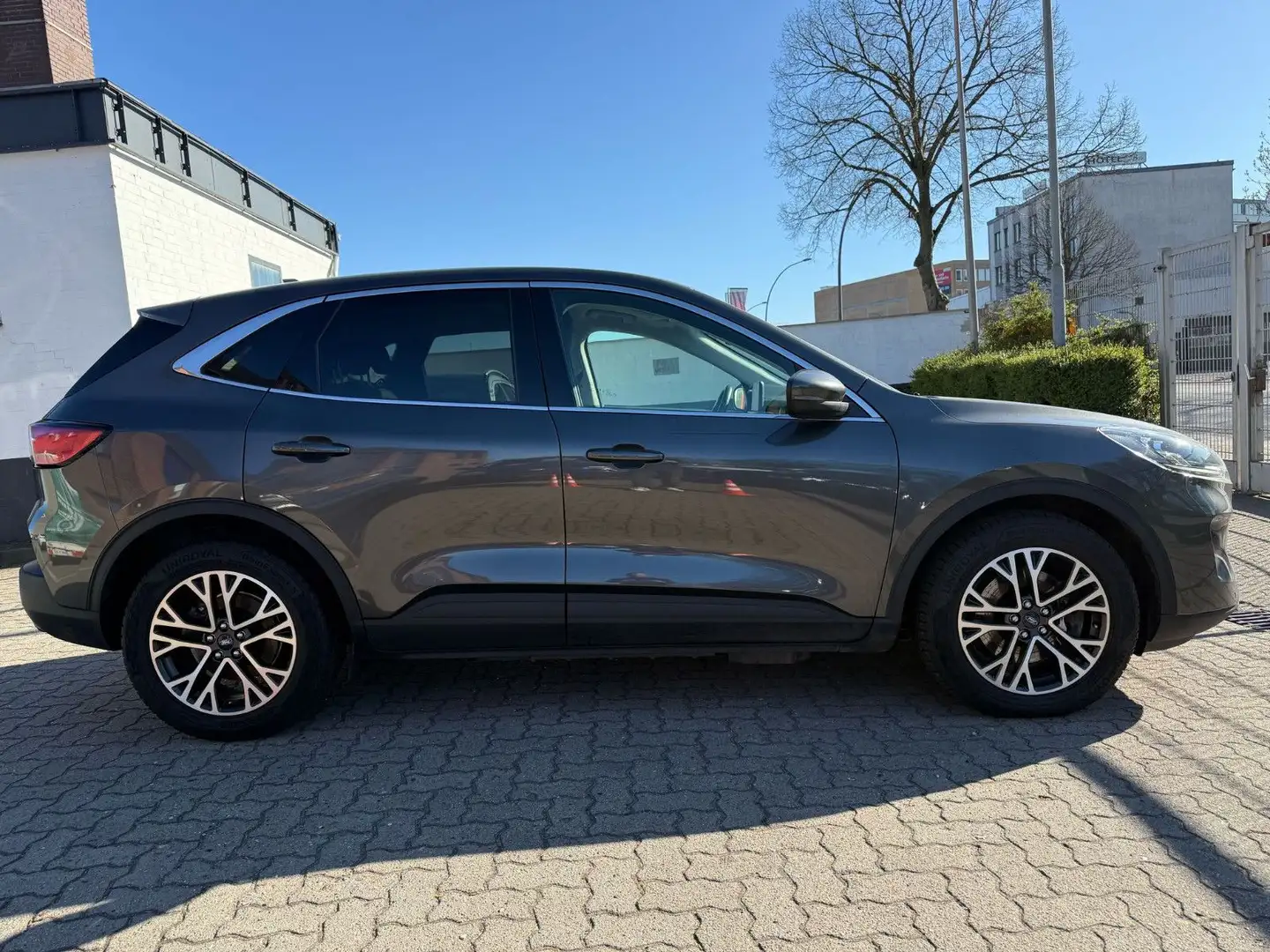 Ford Kuga 2.5 AUT.Plug-In Hybrid Titanium X*LED*NAVI Grau - 2