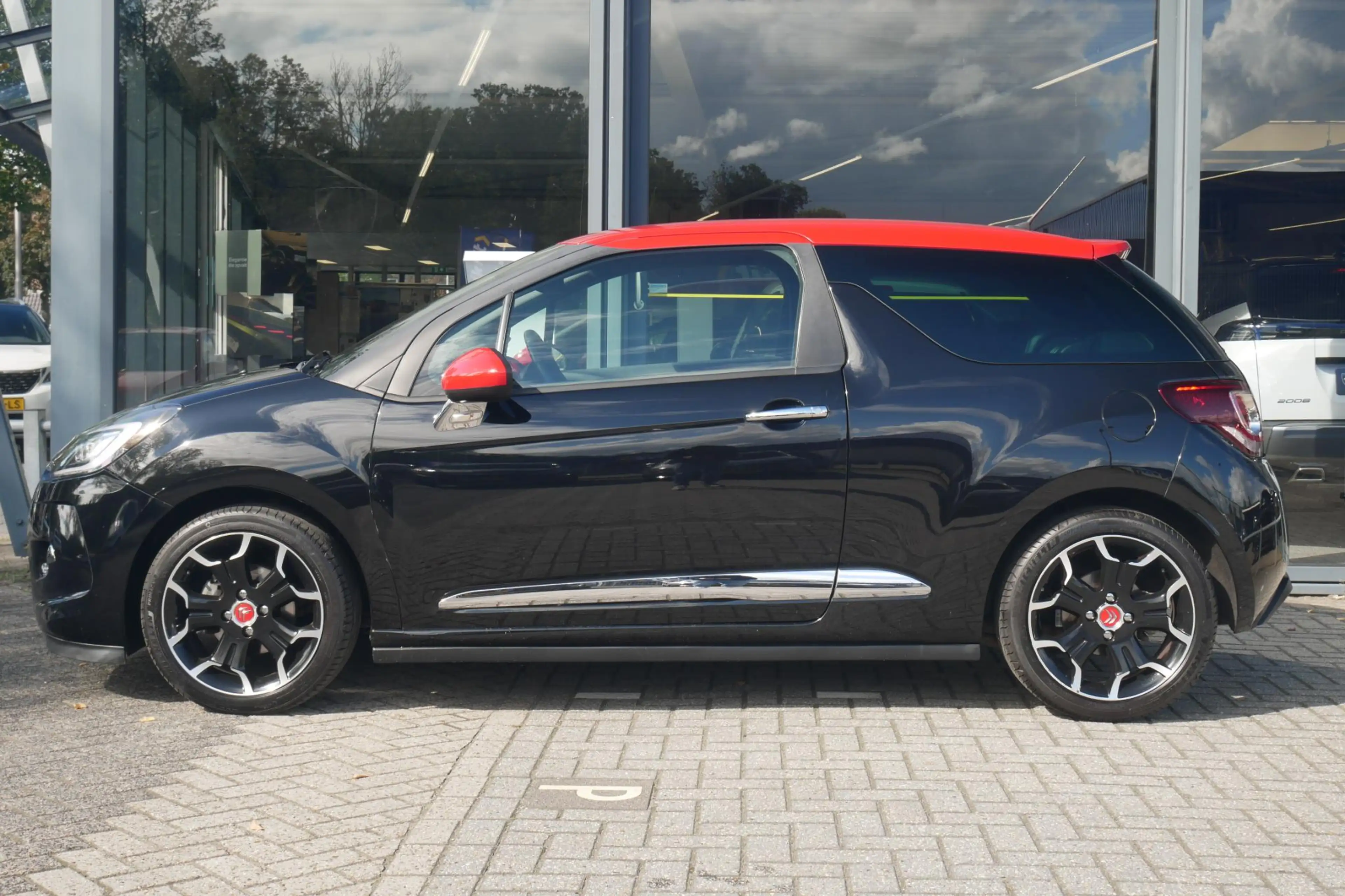 DS Automobiles DS 3 1.2 110PK So Red | Navigatie | Bluetooth | Cruise — photo 4