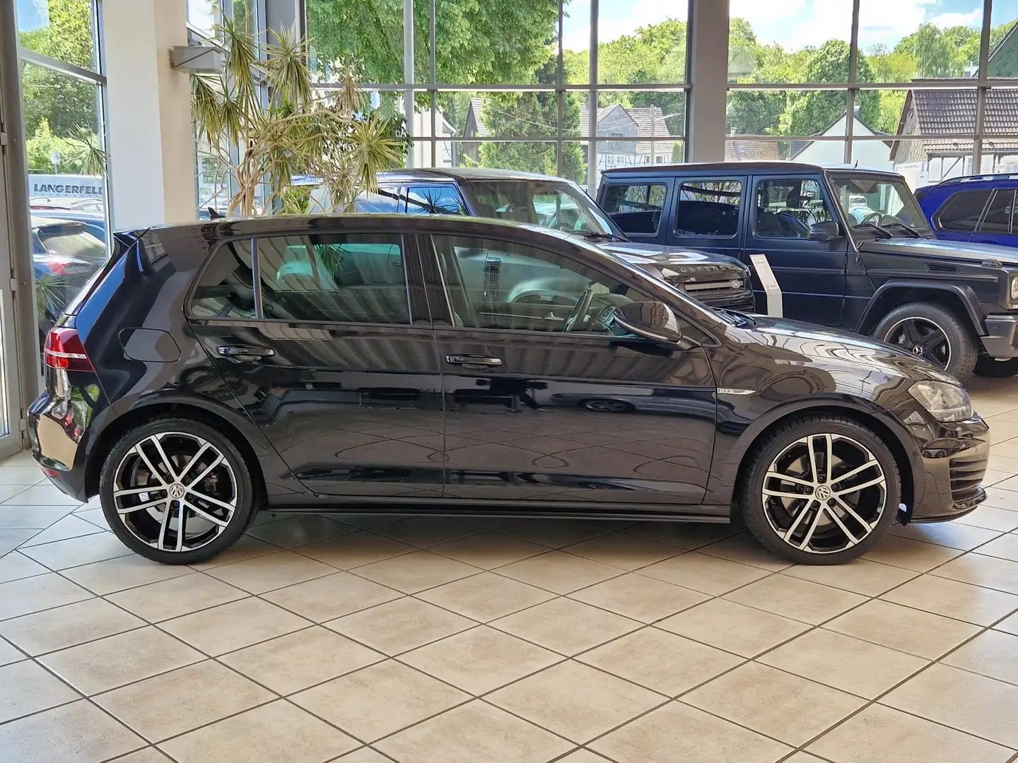 Volkswagen Golf GTD Golf VII 2.0 GTD AHK|SHZ|RFK|ACC|BT|NAVI|XENON Чорний - 2