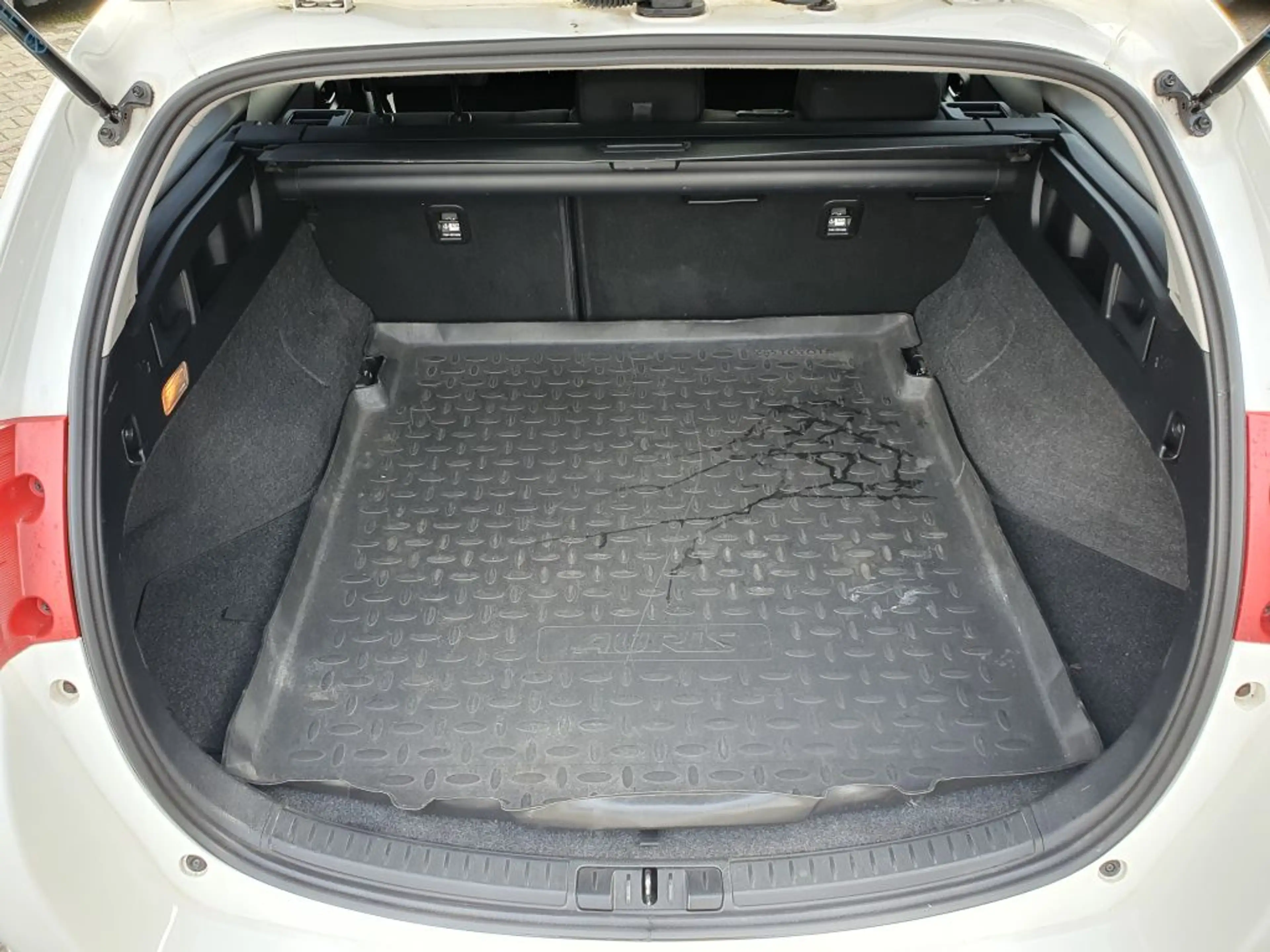 Toyota Auris 1.33 Dual-VVT-i Touring Sports Life — photo 7