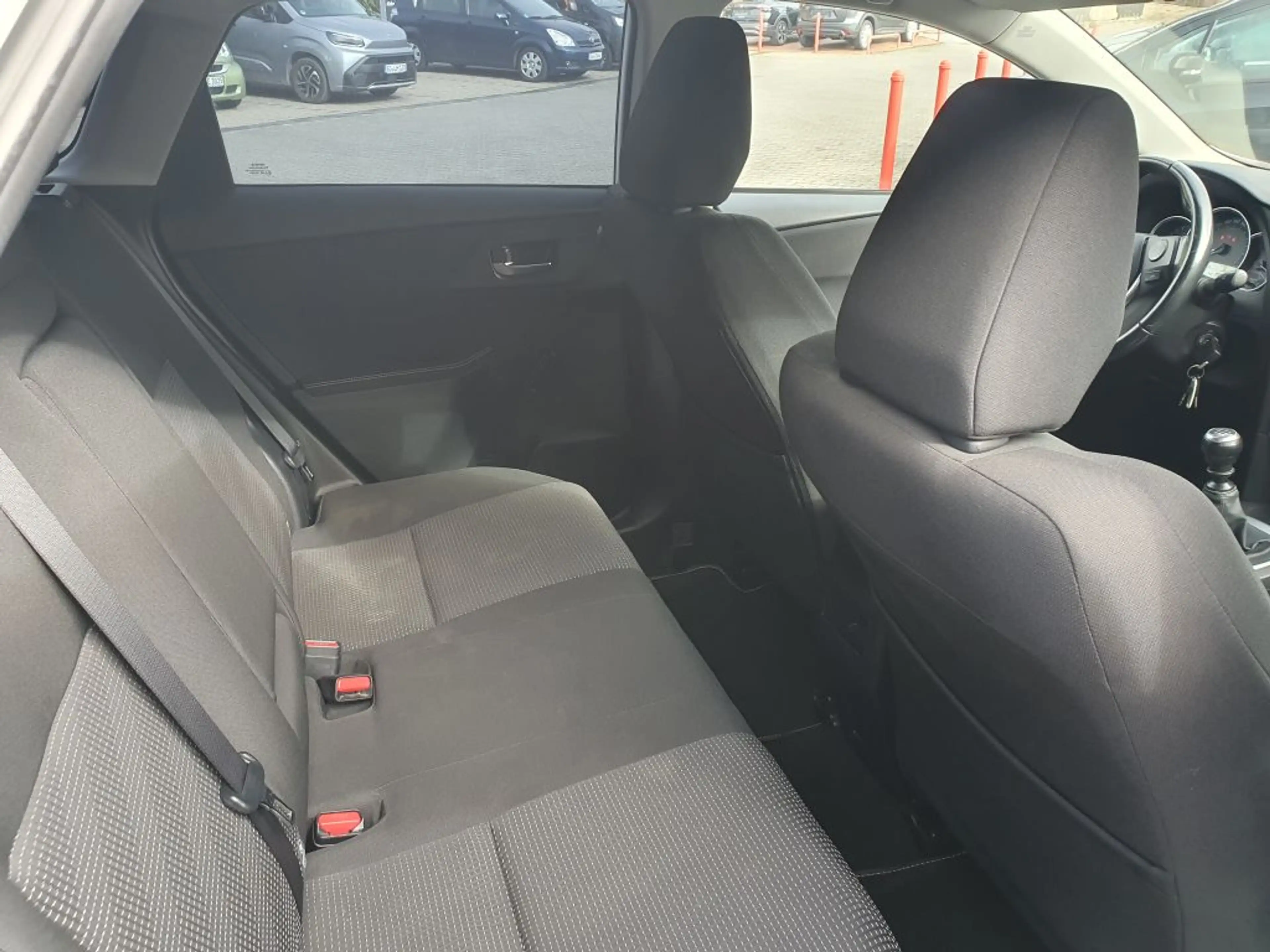 Toyota Auris 1.33 Dual-VVT-i Touring Sports Life — photo 15