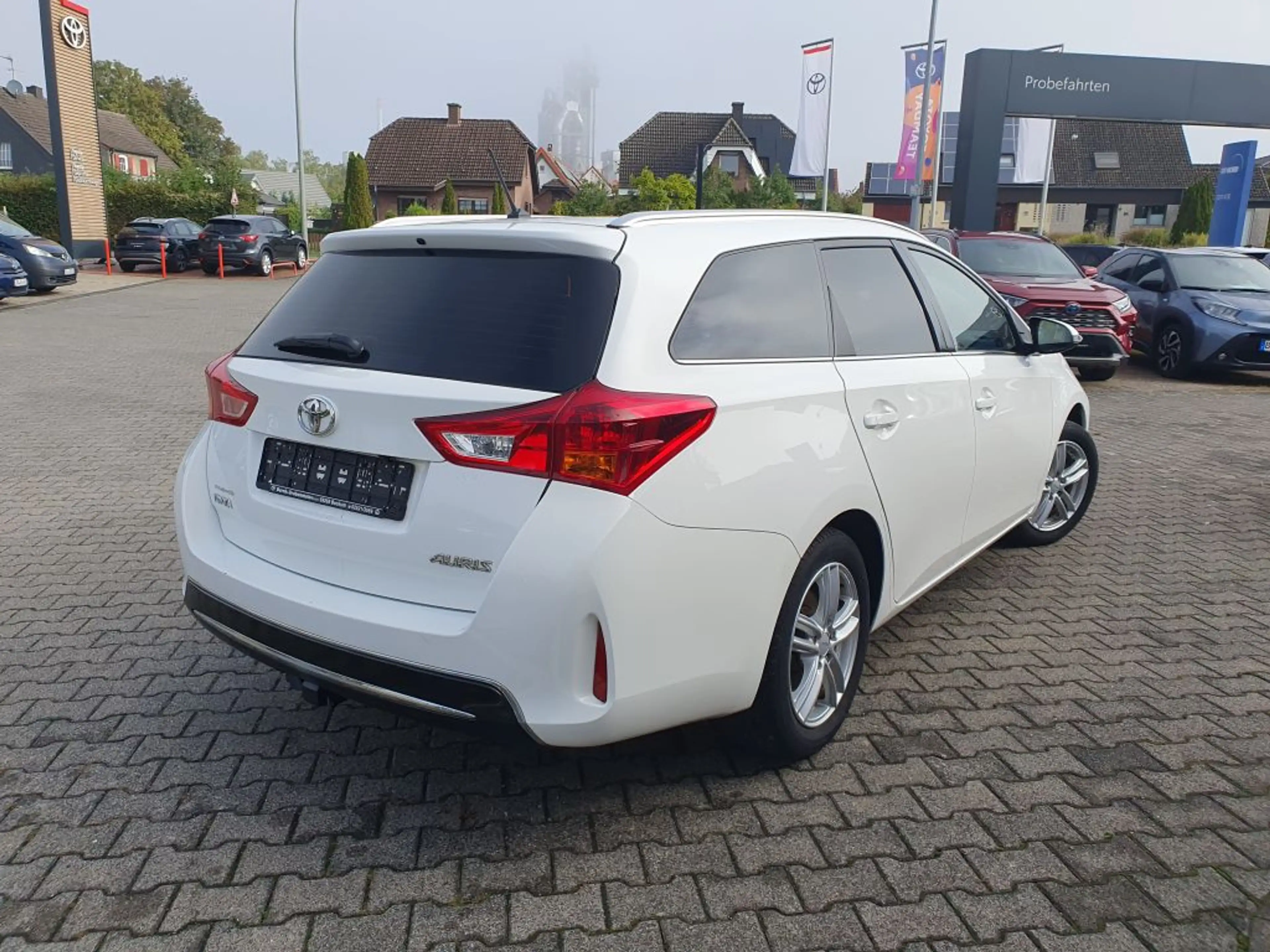 Toyota Auris 1.33 Dual-VVT-i Touring Sports Life — photo 5