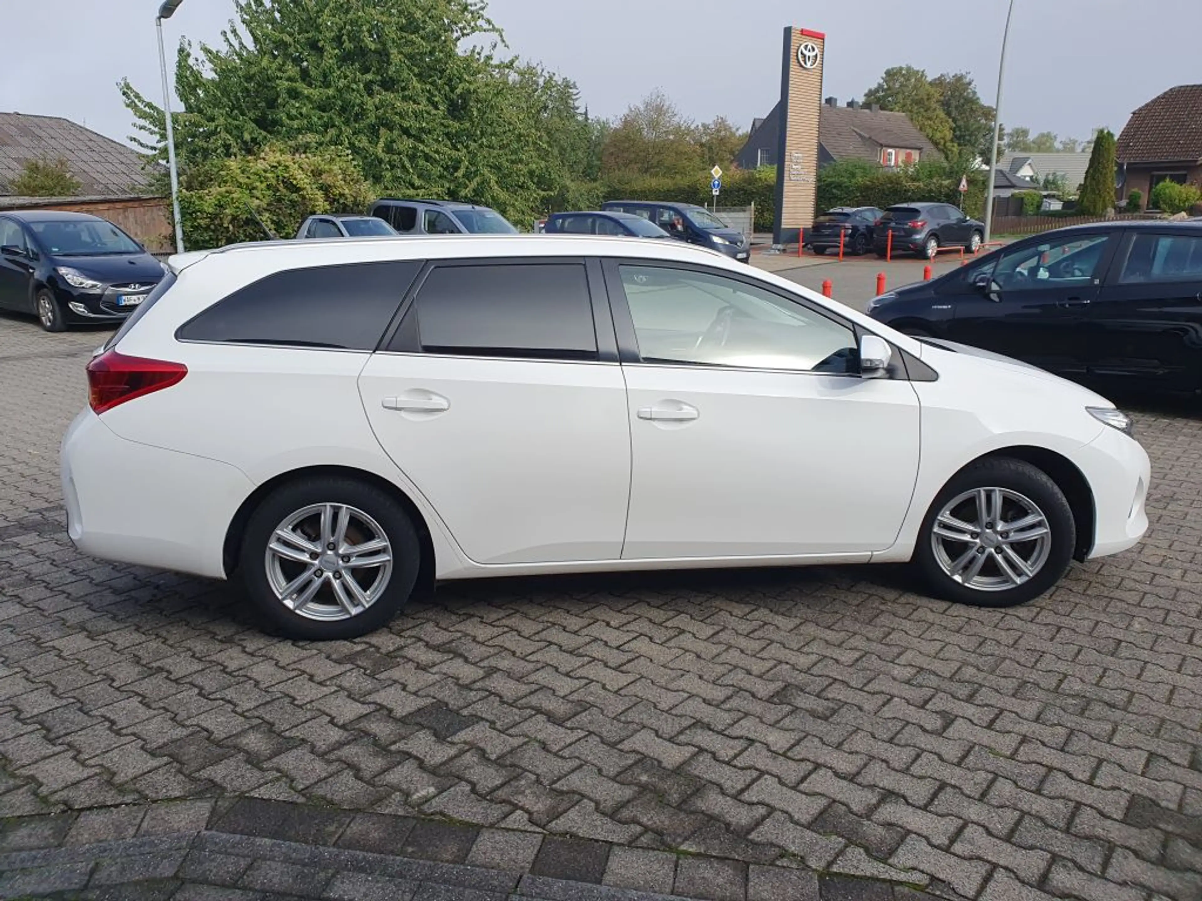 Toyota Auris 1.33 Dual-VVT-i Touring Sports Life — photo 4
