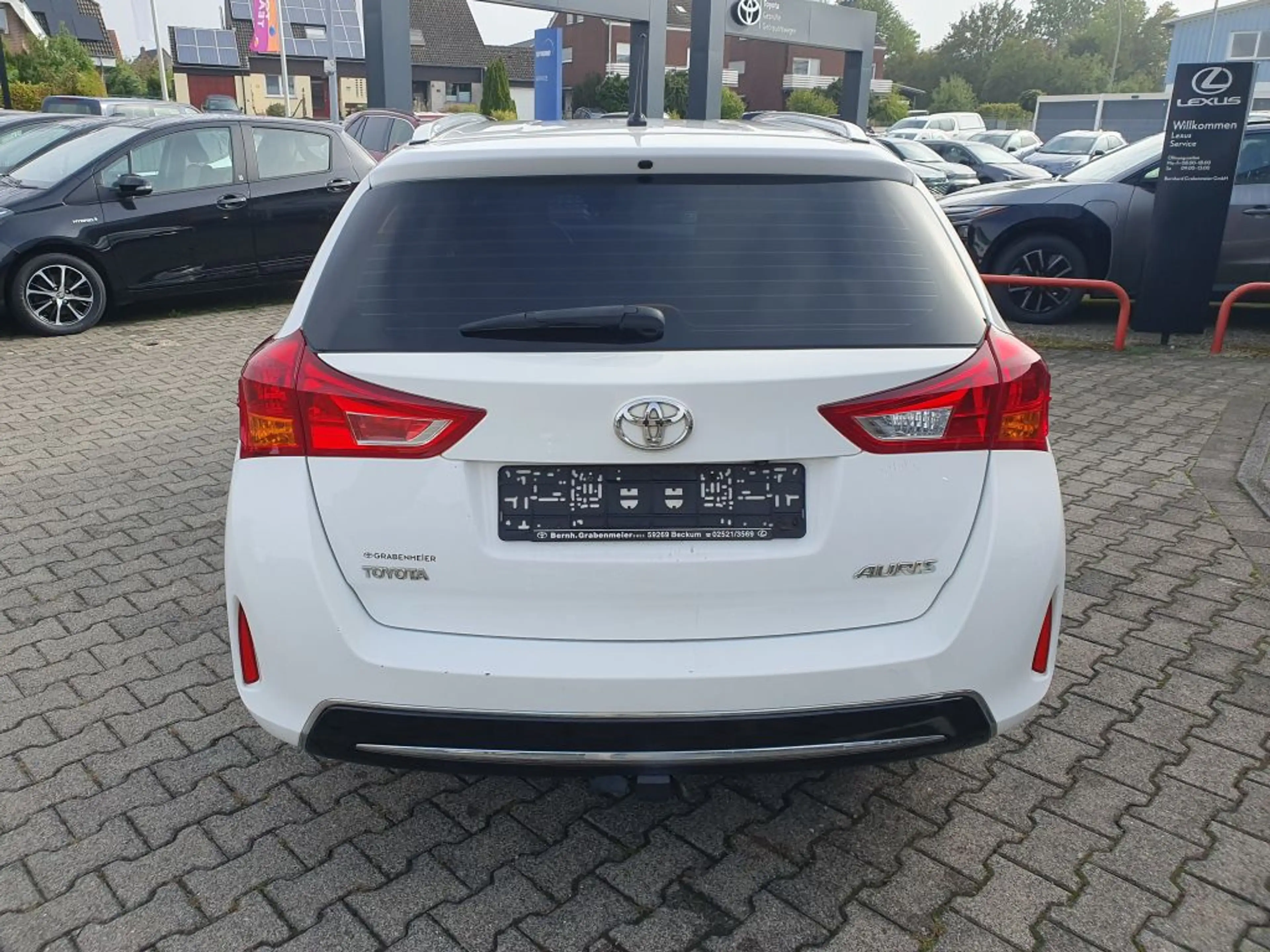 Toyota Auris 1.33 Dual-VVT-i Touring Sports Life — photo 6