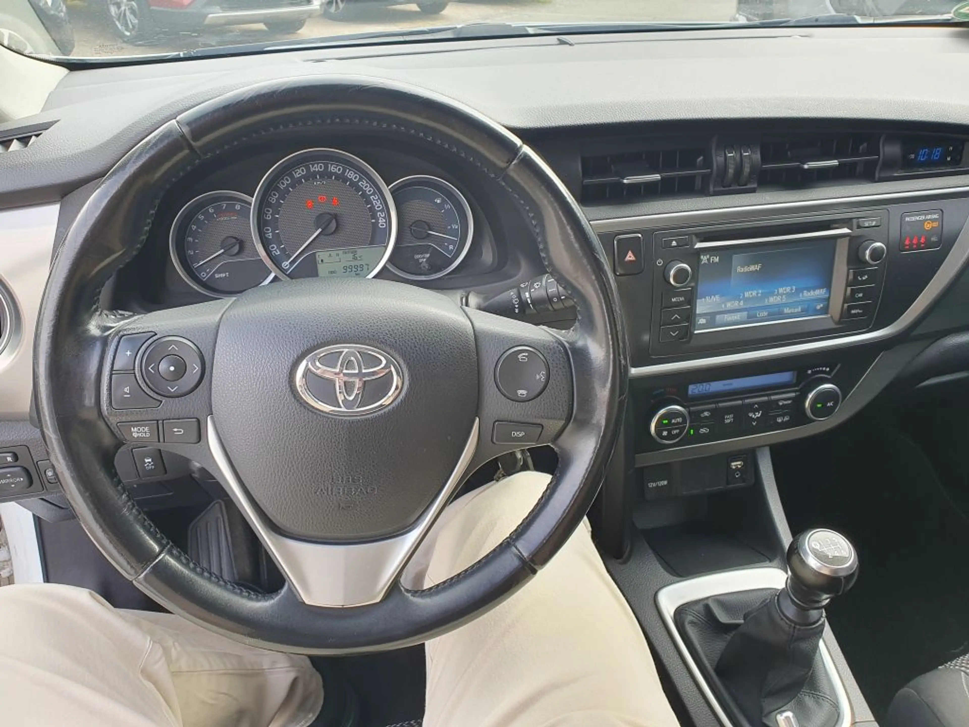 Toyota Auris 1.33 Dual-VVT-i Touring Sports Life — photo 13