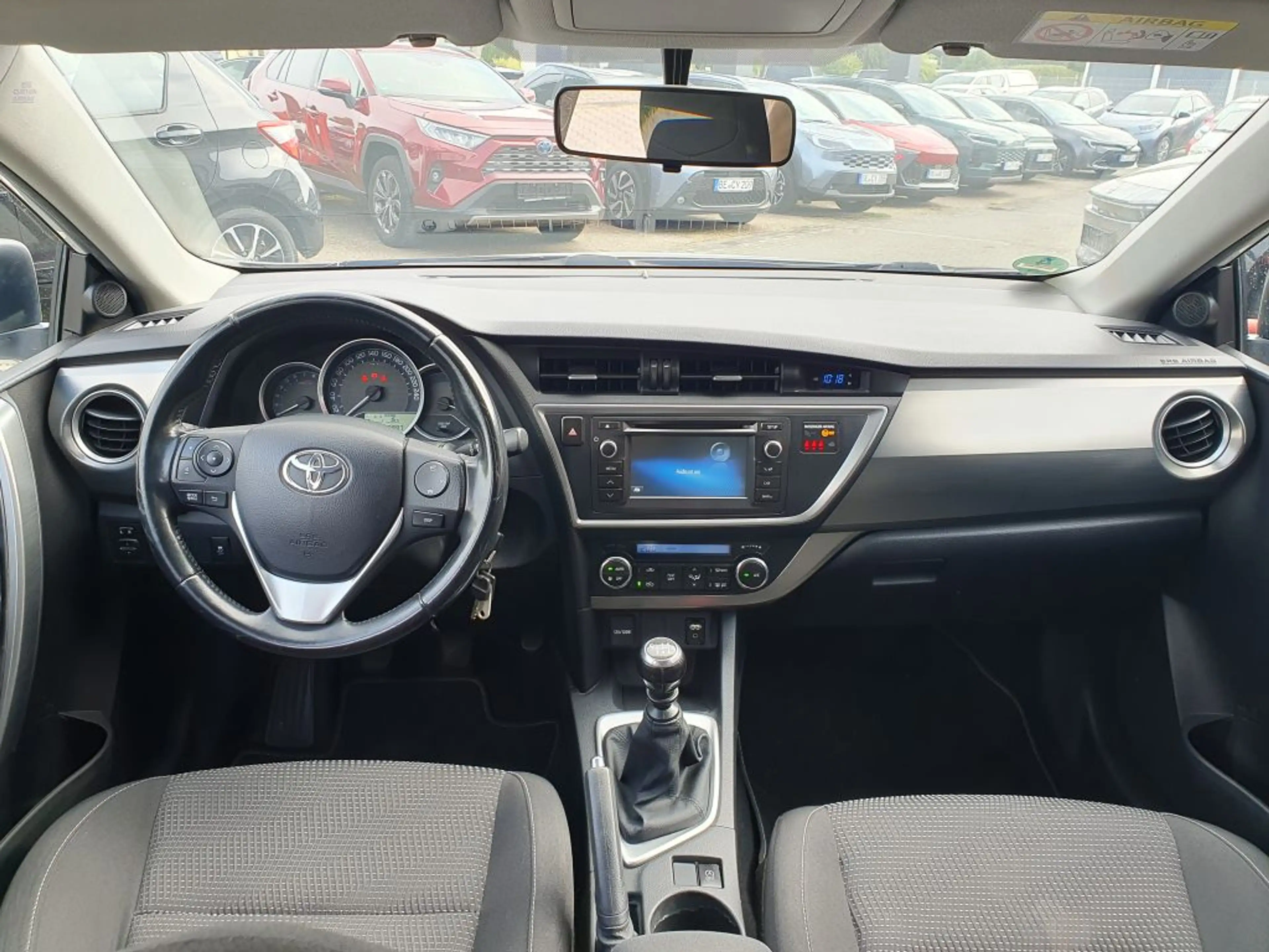 Toyota Auris 1.33 Dual-VVT-i Touring Sports Life — photo 10