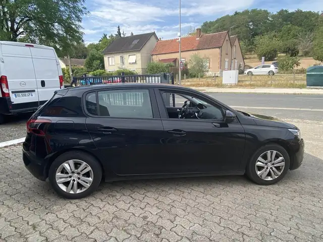 Peugeot 308 view 3