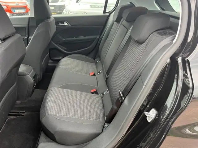 Peugeot 308 view 6