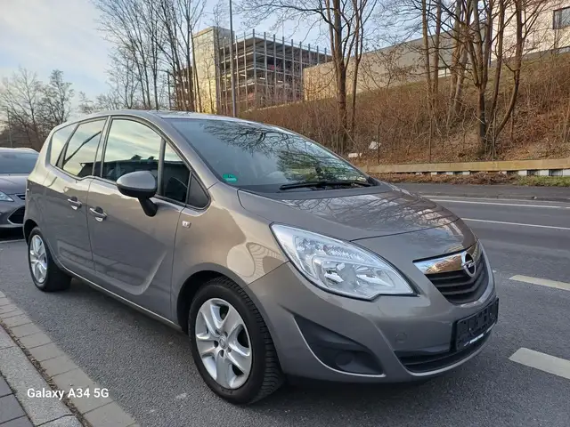 Opel Meriva Edition"Scheckheftgepflegt,mit Fahrradträger"