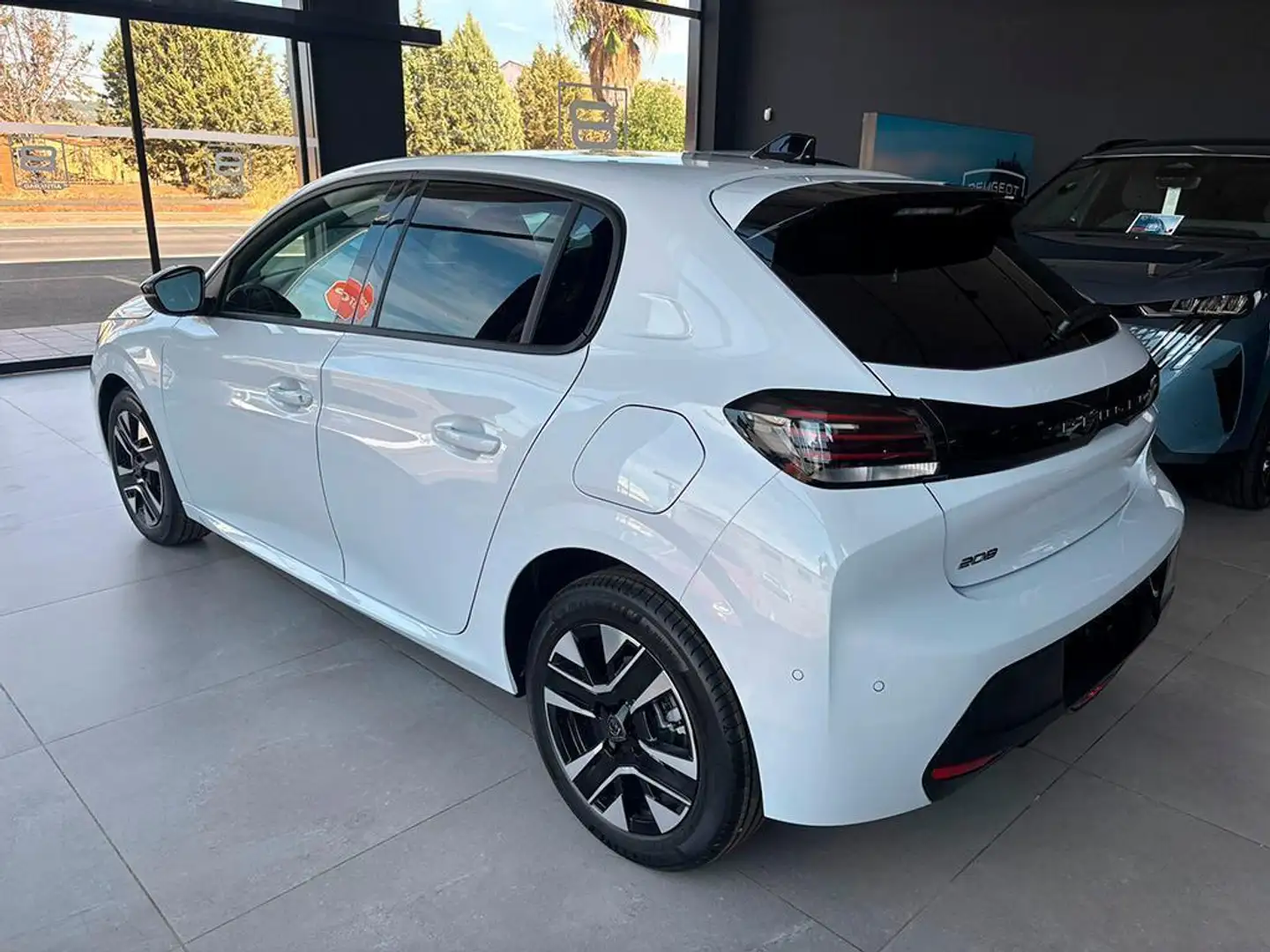 Peugeot 208 1.2 ALLURE GASOLINA 100CV 5P - 2