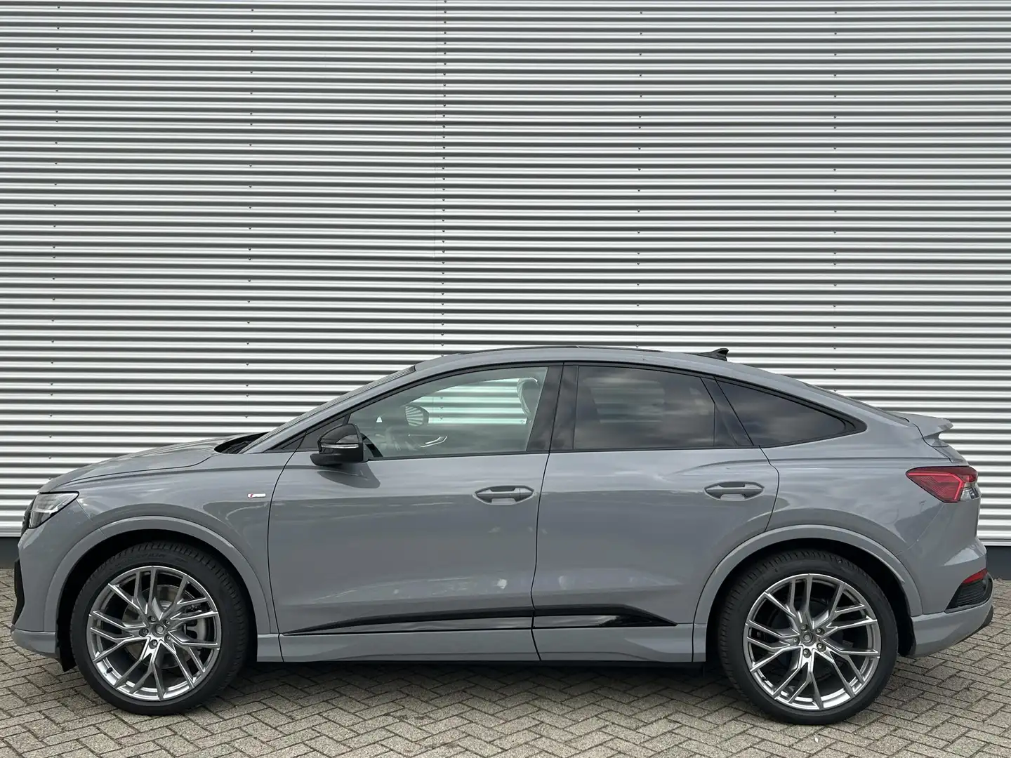 Audi Q4 e-tron Sportback S edition Competition e-tron 45 82 kWh 2 Grijs - 2