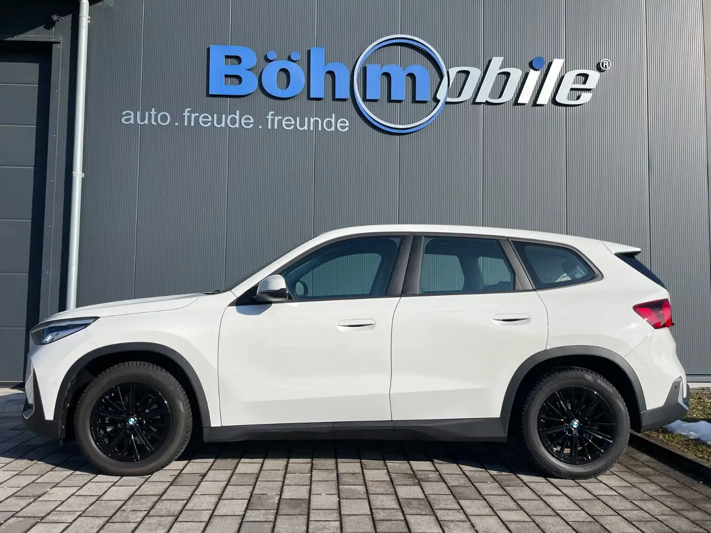 BMW iX1 20 eDrive/1. Hand/Kamera/AHK/SHZ Weiß - 1